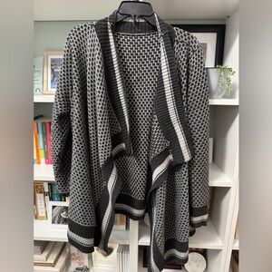 Black and White Patterned Women's Sweater Cardigan. - XL - EUC - WHBM